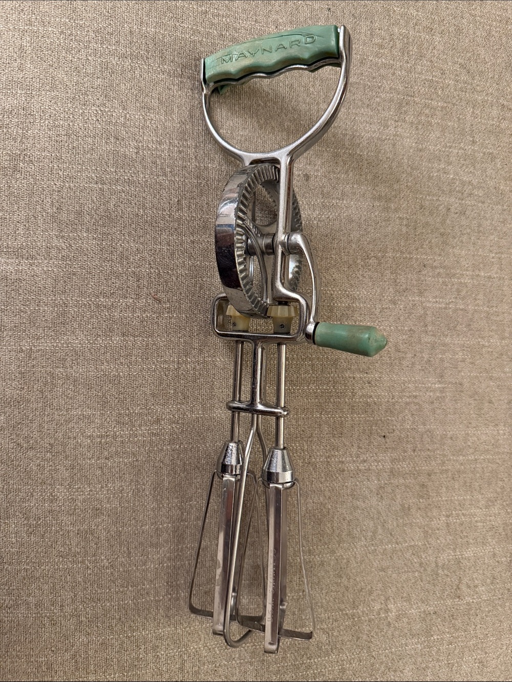 Vintage Maynard Handheld Rotary Egg Beater in Green & Chrome